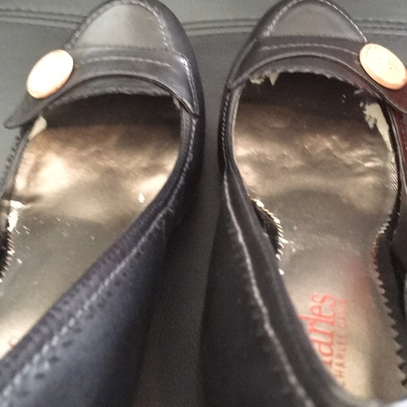 NIB SZ 8 Charles David button pumps - Picture 6 of 6